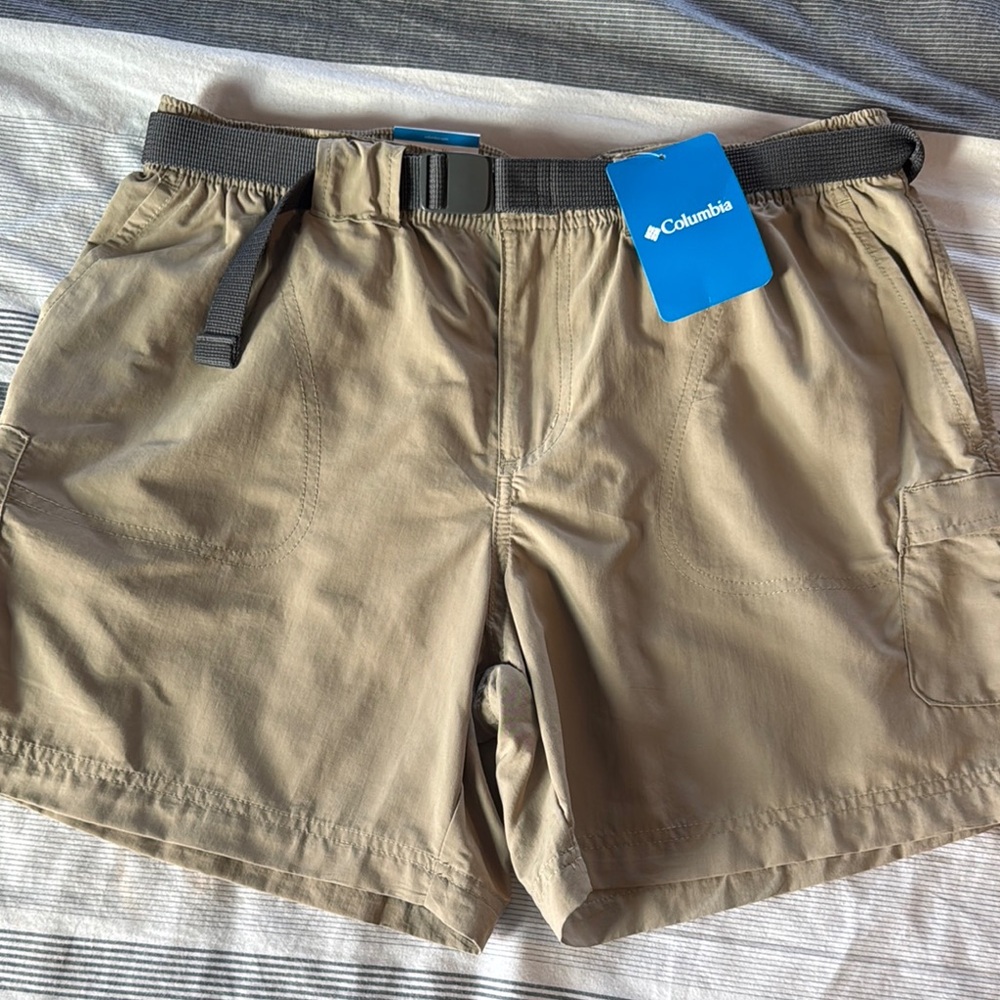 Women's Columbia Tan Cargo Shorts for Outdoor Adventures, medium, NWT
